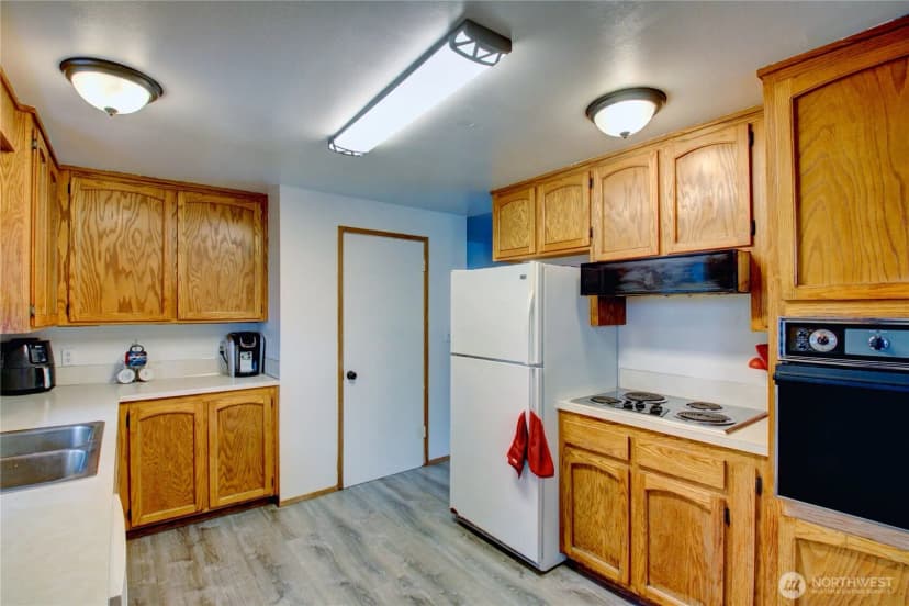 Property photo for 49 Sw 8th Avenue, Oak Harbor photo 13
