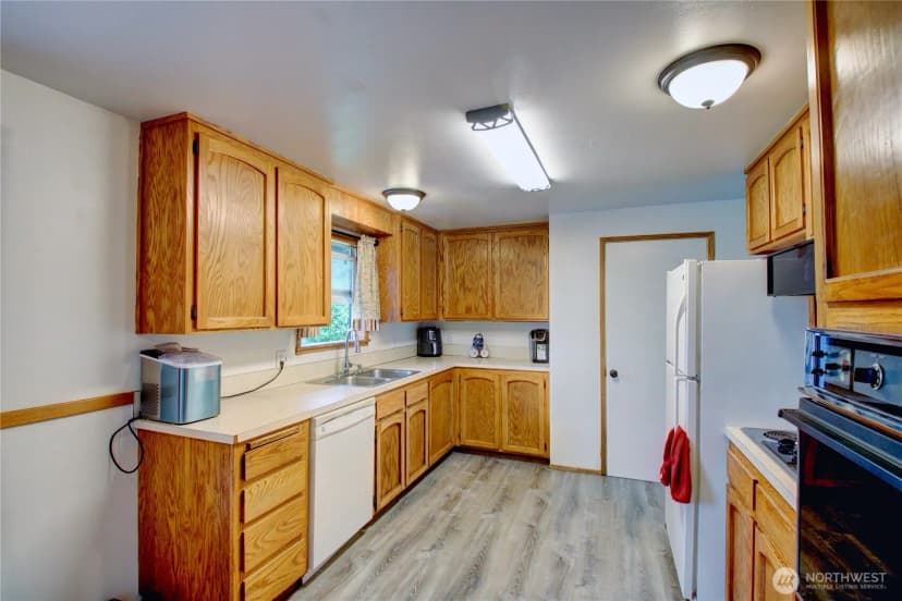 Property photo for 49 Sw 8th Avenue, Oak Harbor photo 14