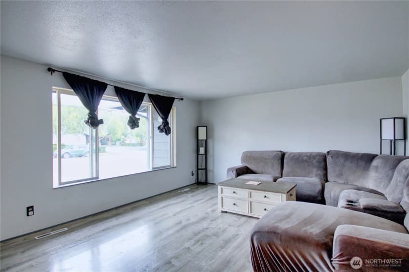 Property photo for 49 Sw 8th Avenue, Oak Harbor photo 4