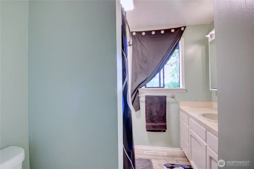 Property photo for 49 Sw 8th Avenue, Oak Harbor photo 6