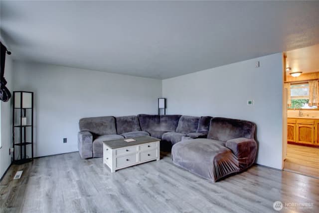 Property photo for 49 Sw 8th Avenue, Oak Harbor photo 5