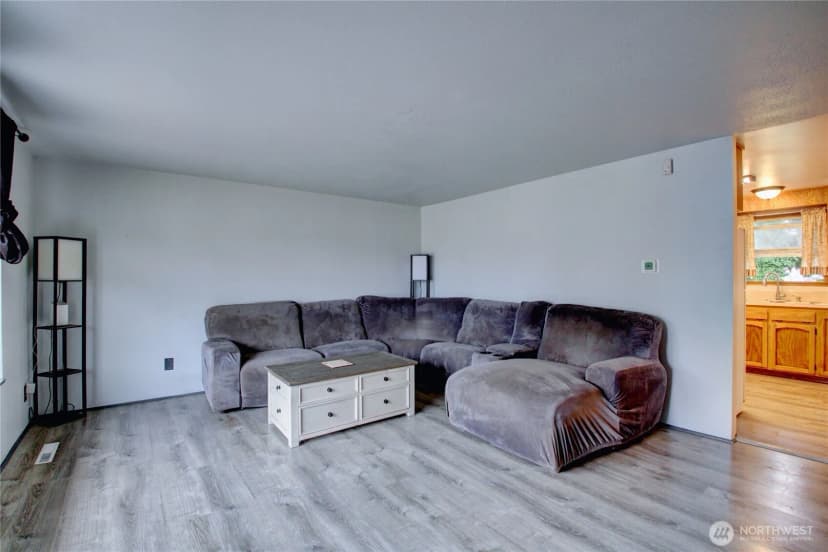 Property photo for 49 Sw 8th Avenue, Oak Harbor photo 5