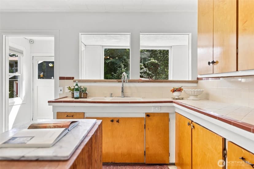 Property photo for 2401 Sw 112th Street, Burien photo 11