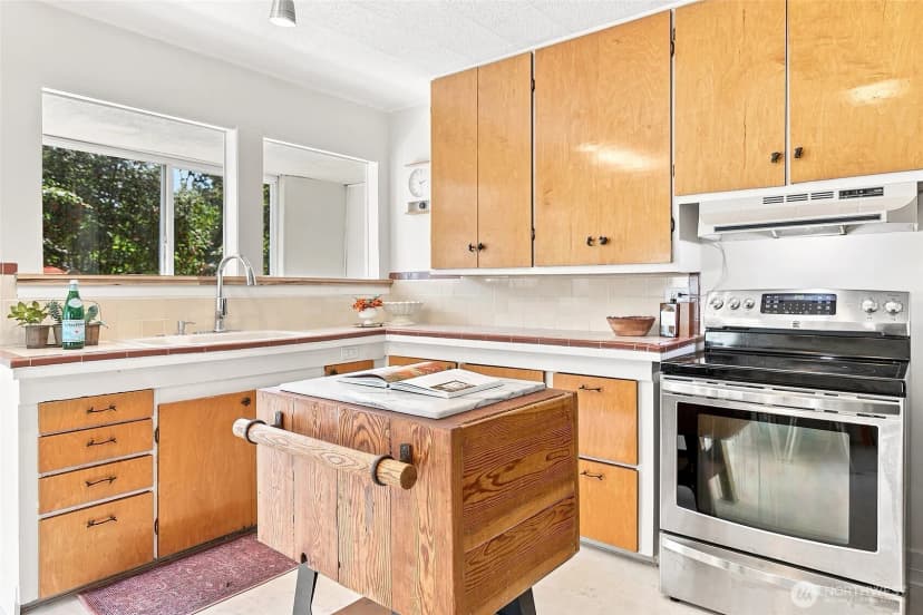 Property photo for 2401 Sw 112th Street, Burien photo 14