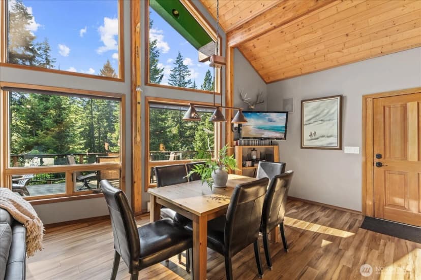 Property photo for 301 Carillon Cove Drive, Ronald photo 16