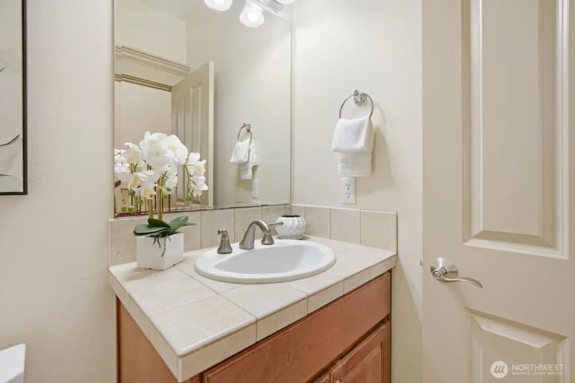 Property photo for 23527 Ne 13th Place, Sammamish photo 16