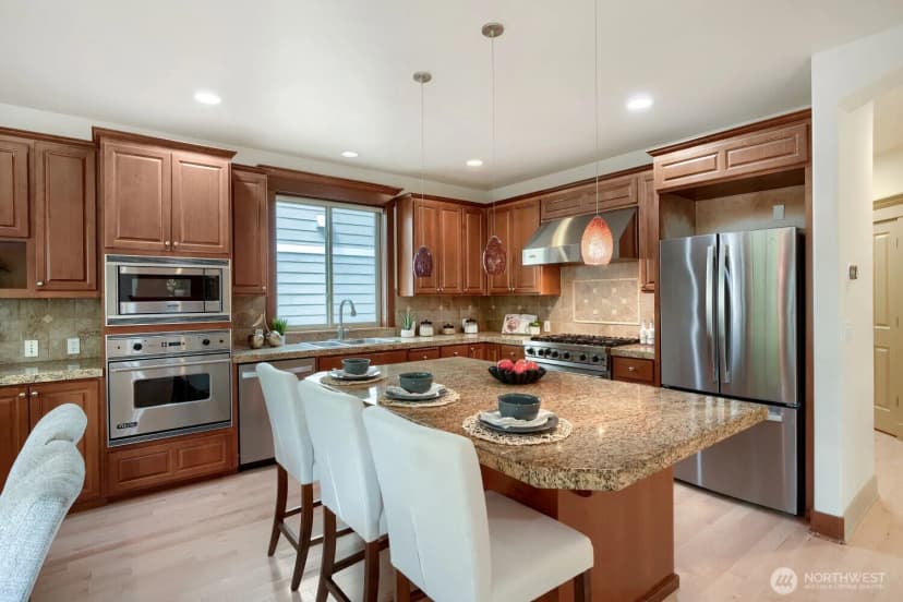 Property photo for 23527 Ne 13th Place, Sammamish photo 8