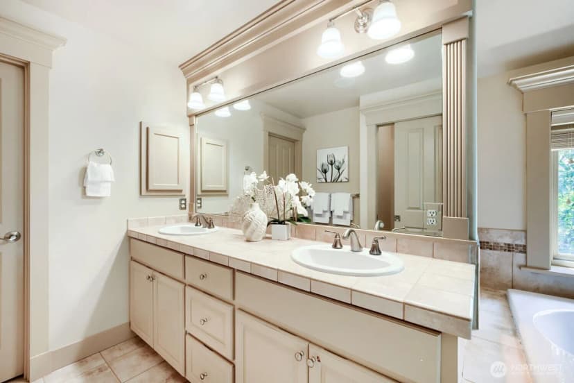 Property photo for 23527 Ne 13th Place, Sammamish photo 19