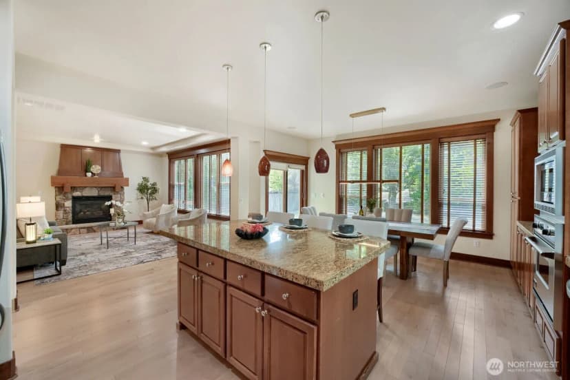 Property photo for 23527 Ne 13th Place, Sammamish photo 9
