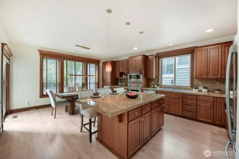 Property photo for 23527 Ne 13th Place, Sammamish photo 7