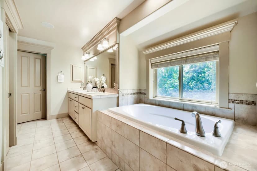 Property photo for 23527 Ne 13th Place, Sammamish photo 21