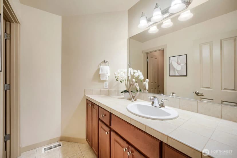 Property photo for 23527 Ne 13th Place, Sammamish photo 28