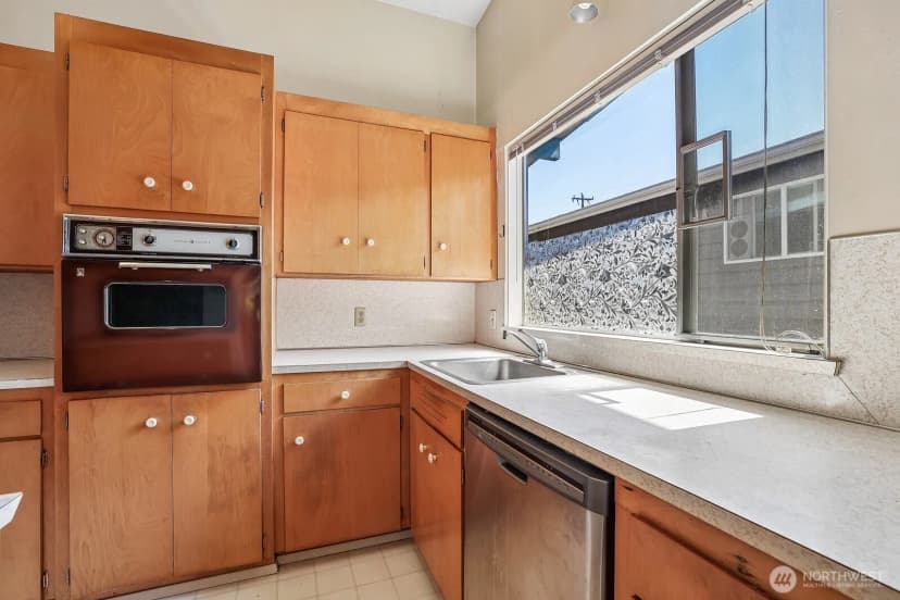 Property photo for 2352 49th Avenue Sw, Seattle photo 20