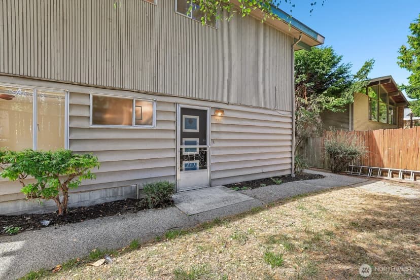 Property photo for 2352 49th Avenue Sw, Seattle photo 26