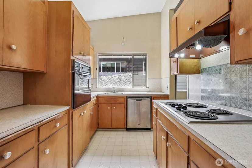 Property photo for 2352 49th Avenue Sw, Seattle photo 19