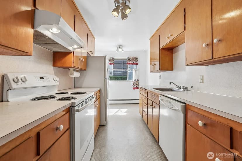Property photo for 2352 49th Avenue Sw, Seattle photo 31