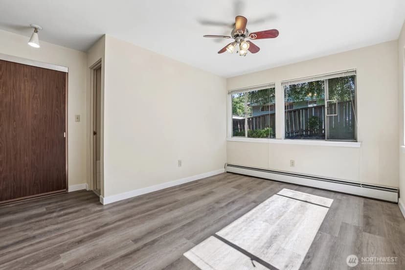 Property photo for 2352 49th Avenue Sw, Seattle photo 23