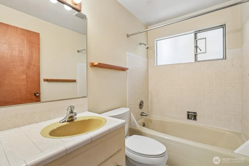 Property photo for 2352 49th Avenue Sw, Seattle photo 22