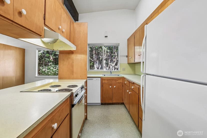 Property photo for 2352 49th Avenue Sw, Seattle photo 9