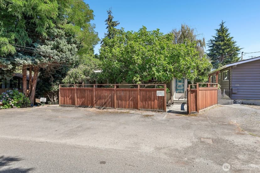 Property photo for 2352 49th Avenue Sw, Seattle photo 39