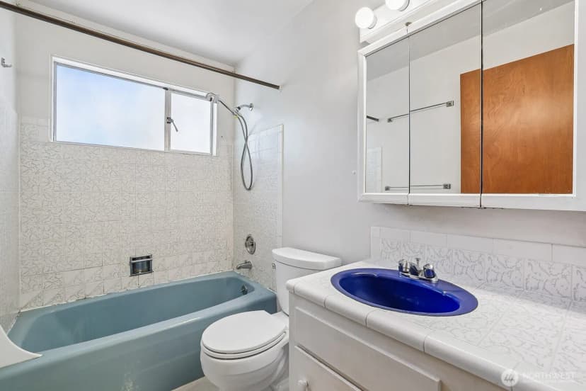 Property photo for 2352 49th Avenue Sw, Seattle photo 12