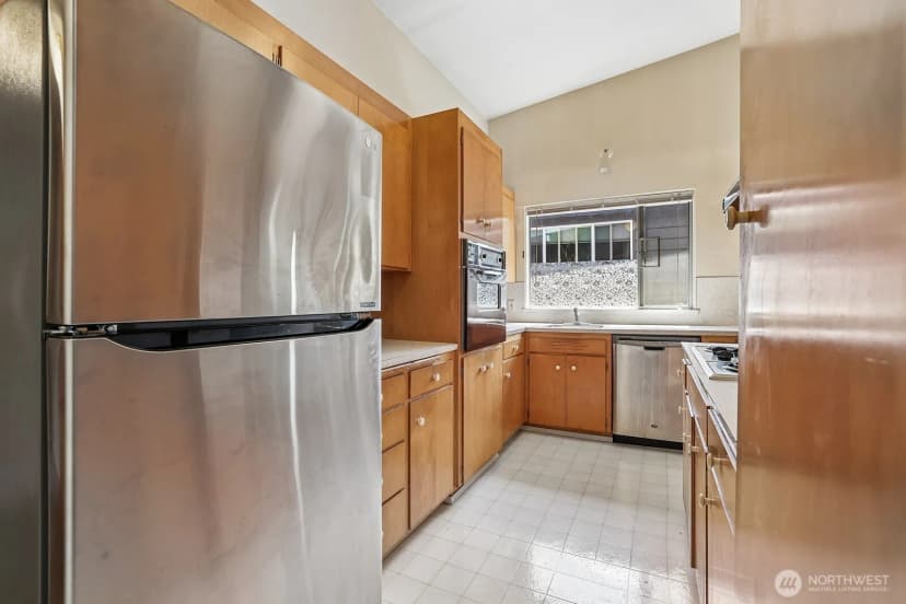 Property photo for 2352 49th Avenue Sw, Seattle photo 18