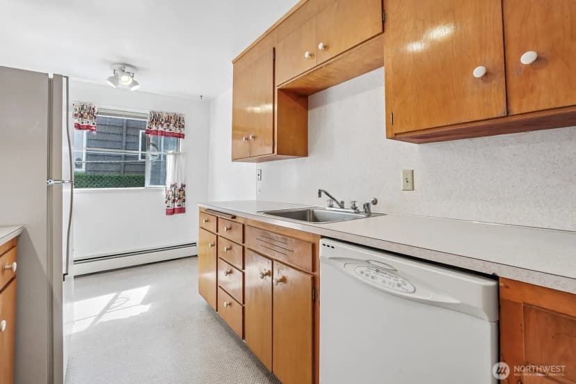 Property photo for 2352 49th Avenue Sw, Seattle photo 32