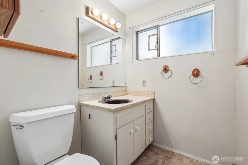 Property photo for 2352 49th Avenue Sw, Seattle photo 25