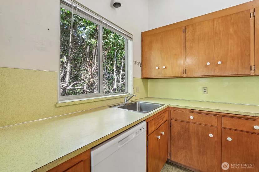 Property photo for 2352 49th Avenue Sw, Seattle photo 8