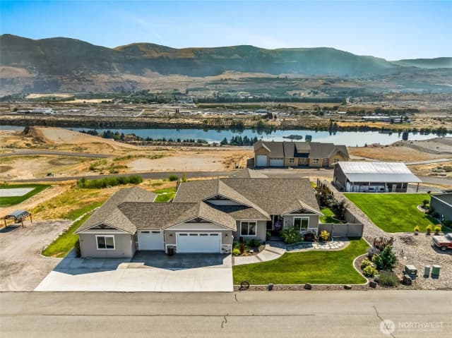 Property photo for 28 13th Street Se, East Wenatchee