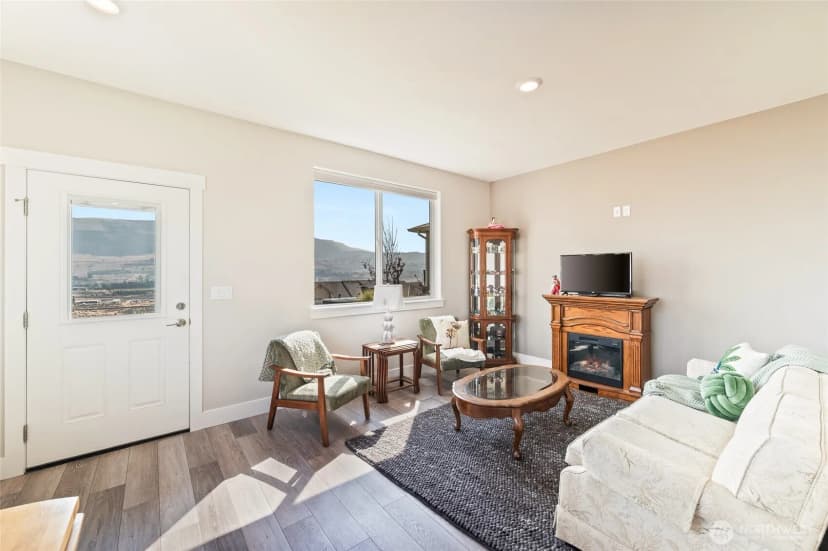 Property photo for 28 13th Street Se, East Wenatchee photo 30
