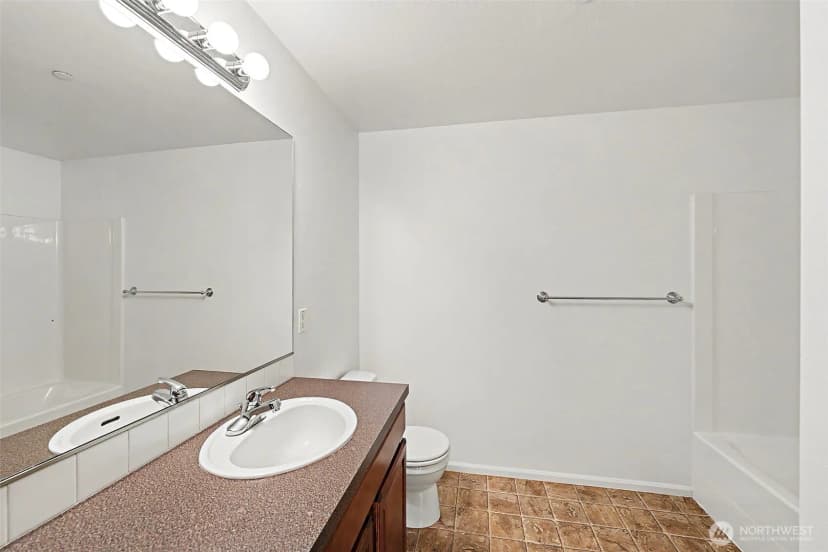 Property photo for 11312 124th Avenue Ne #302, Kirkland photo 15