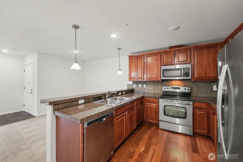 Property photo for 11312 124th Avenue Ne #302, Kirkland photo 8