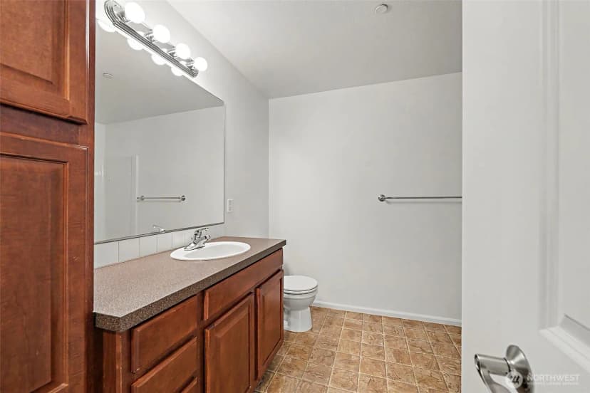 Property photo for 11312 124th Avenue Ne #302, Kirkland photo 14