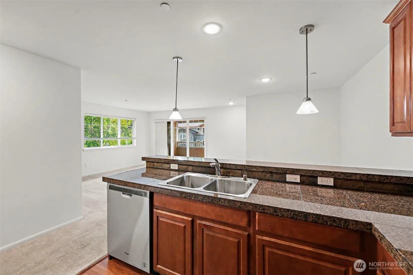 Property photo for 11312 124th Avenue Ne #302, Kirkland photo 9