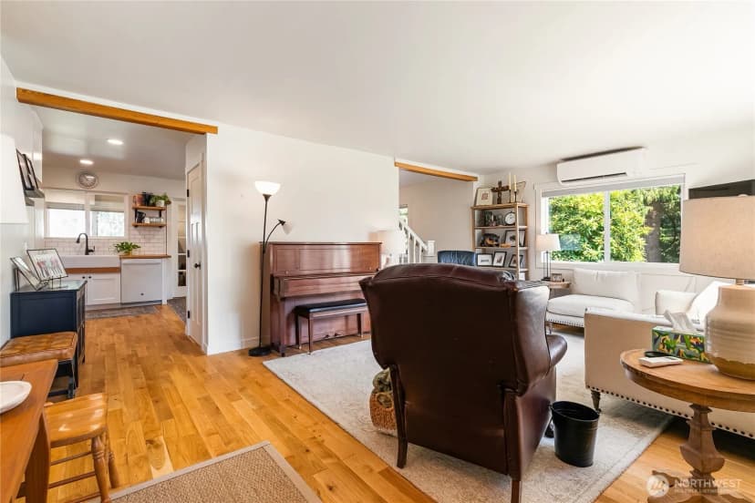 Property photo for 810 H St Road, Lynden photo 8