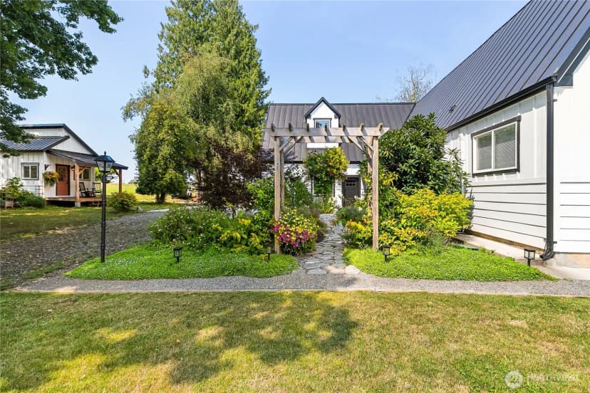 Property photo for 810 H St Road, Lynden photo 36