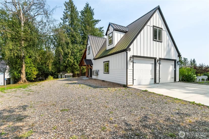 Property photo for 810 H St Road, Lynden photo 2