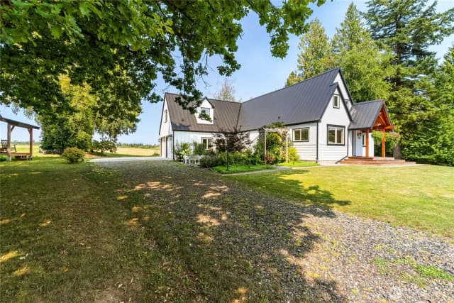 Property photo for 810 H St Road, Lynden photo 4