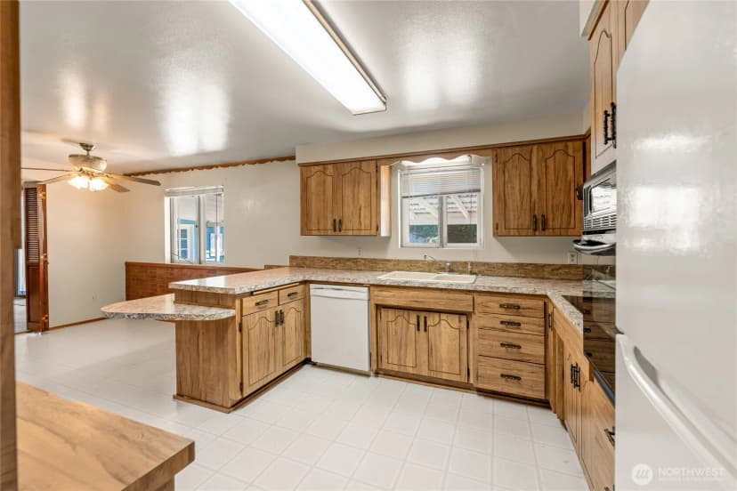 Property photo for 10837 Se 217th Street, Kent photo 12