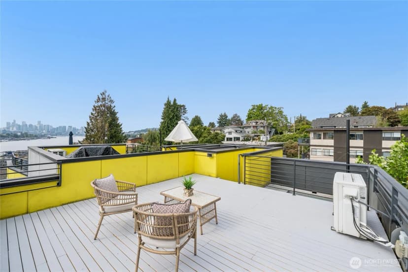 Property photo for 3920 1st Avenue Ne #c, Seattle photo 23