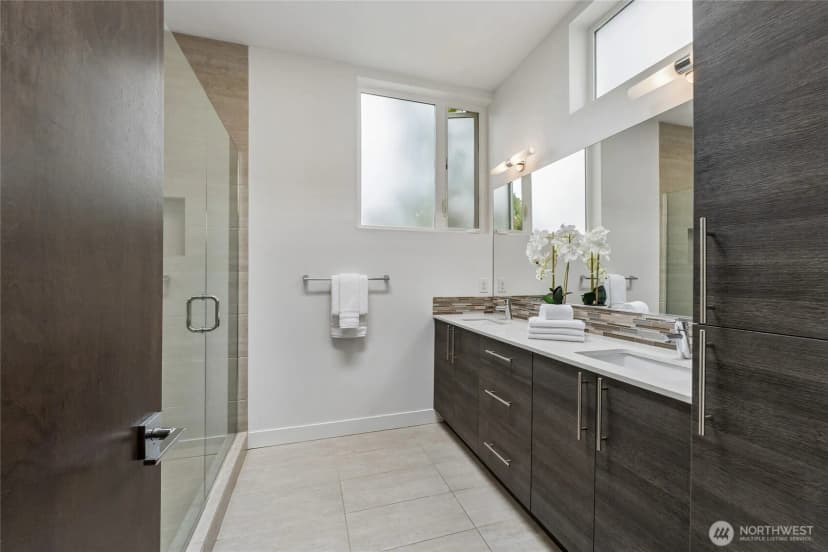 Property photo for 3920 1st Avenue Ne #c, Seattle photo 12