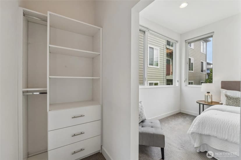 Property photo for 3920 1st Avenue Ne #c, Seattle photo 10