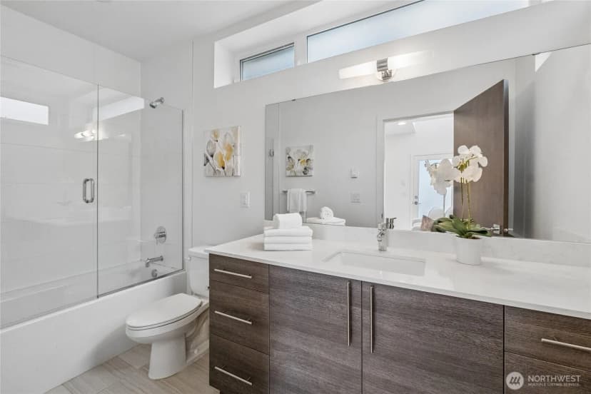 Property photo for 3920 1st Avenue Ne #c, Seattle photo 21