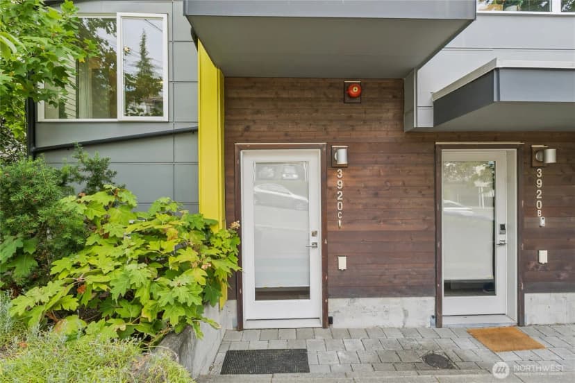 Property photo for 3920 1st Avenue Ne #c, Seattle photo 24