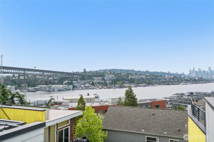 Property photo for 3920 1st Avenue Ne #c, Seattle photo 18