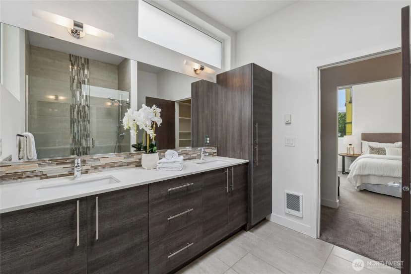 Property photo for 3920 1st Avenue Ne #c, Seattle photo 13