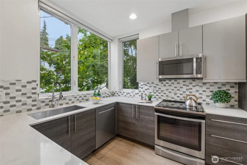 Property photo for 3920 1st Avenue Ne #c, Seattle photo 6