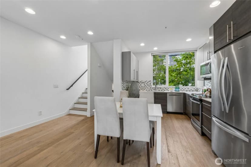 Property photo for 3920 1st Avenue Ne #c, Seattle photo 7