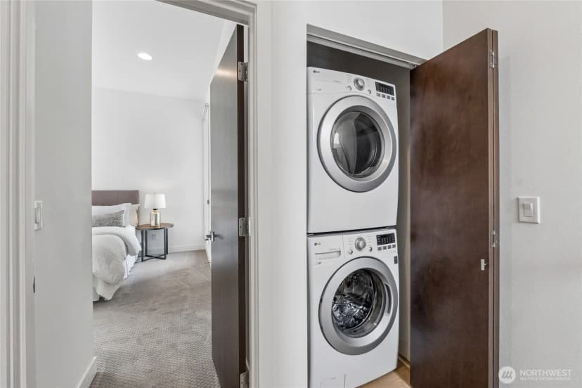 Property photo for 3920 1st Avenue Ne #c, Seattle photo 14
